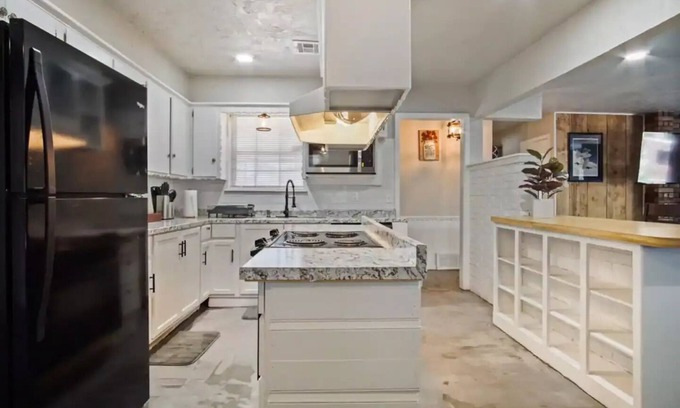 Midwest City Casa | Cozy home with fenced yard in Midwest City