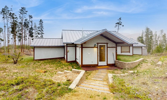Grand Lake Casa | Cozy home with full kitchen, private patio & mountain views