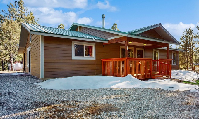 Angel Fire Cabina | Cozy home with gas fireplace and private washer/dryer - close to skiing