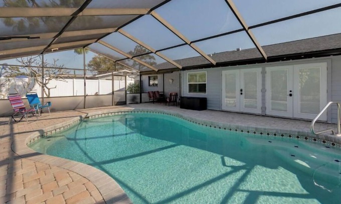 Venice Gardens Casa | Cozy home with heated pool - 8 min from the beach.