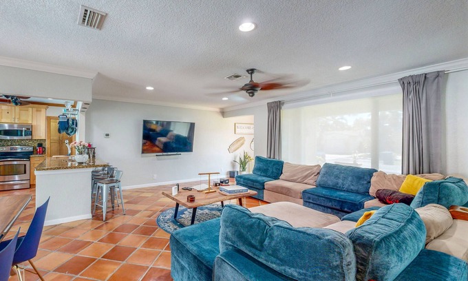 Nautilus Isle Casa | Cozy Home with pool, dock, canal view, fully equipped kitchen, dog friendly