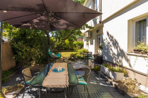 Sarsoni Apartamento | Cozy Home with Private Garden - Happy Rentals