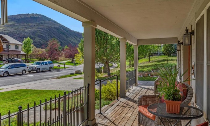 Glenwood Springs Casa | Cozy Home with Sauna in Glenwood Springs