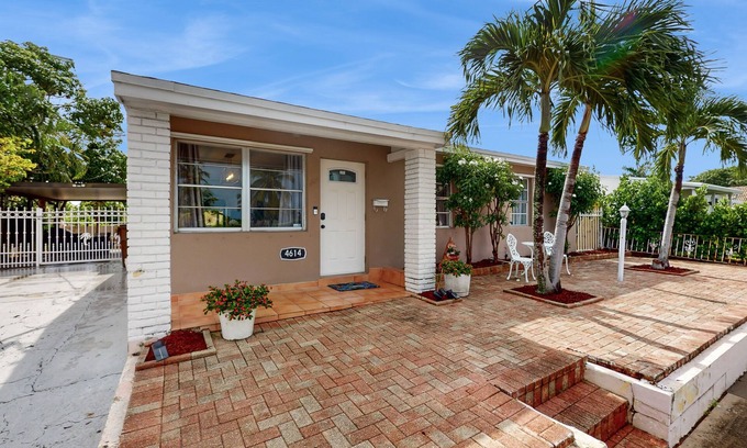 Southwest Casa | Cozy home with enclosed backyard, fire pit, central AC, wifi