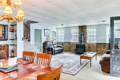 Fulton Casa | Cozy Home with Yard Steps to Mississippi River