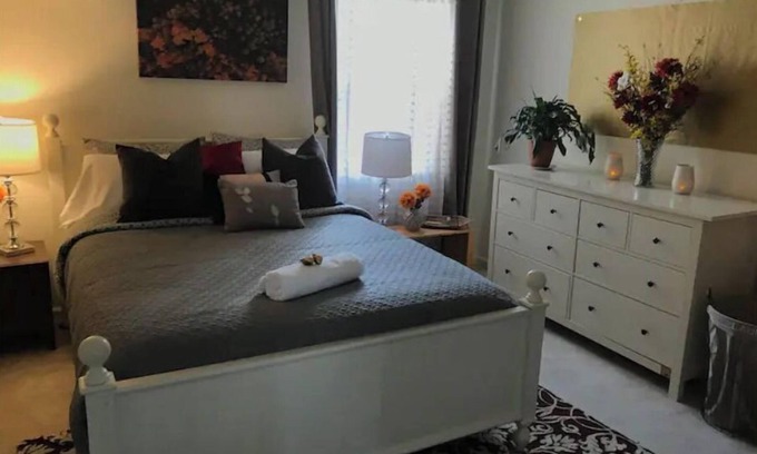 Bethesda Apartamento | Cozy, homey, cute place walking to train and buses