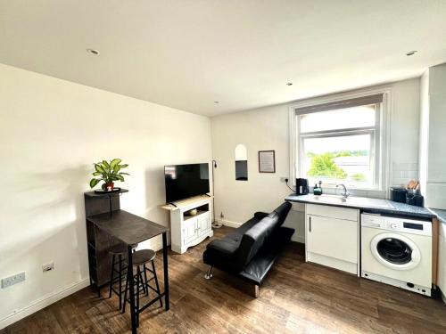 Leeds Apartamento | Cozy hotel-style city apartment with free parking