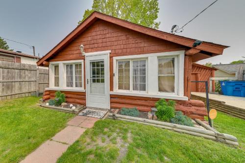 Houghton Lake Casa | Cozy Houghton Lake Vacation Rental with Fireplace!