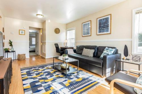 Bluemont Casa | Cozy House 10min to Monuments and DC by CozySuites