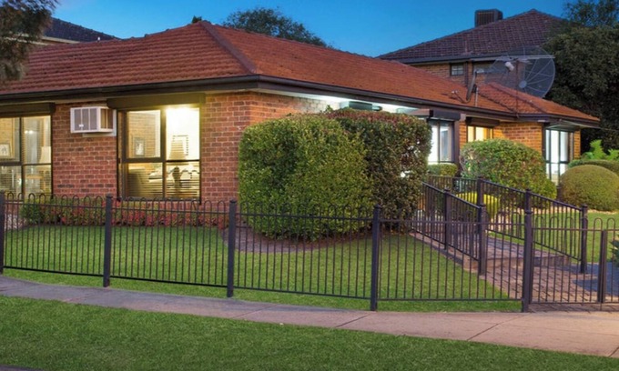 Mill Park Casa | Cozy House 3BD/2BR in Mill ParknDirectly across the road from shopping centre