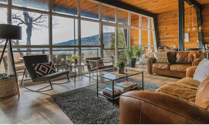Lac Delage Casa | Cozy house 5 min from Ski station and Mountain BikePark. With view and & deck!