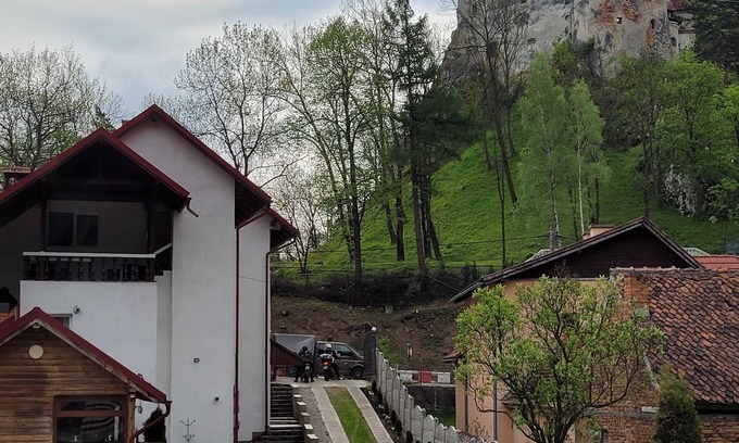 Bran Casa | Cozy house, 5 minutes away from Bran Castle, the price is per room, per night.
