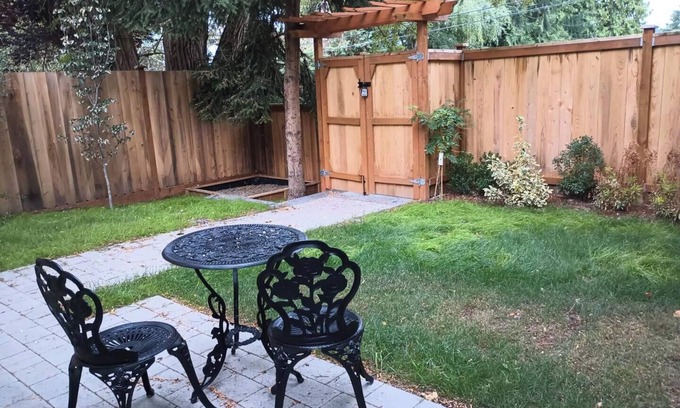 Lake City Casa | Cozy house close to Lake Washington with AC and a front and back yard