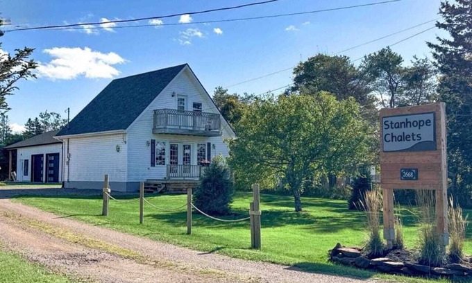 York Cabaña | Cozy House/Cottage, minutes to National Park & Golf Course