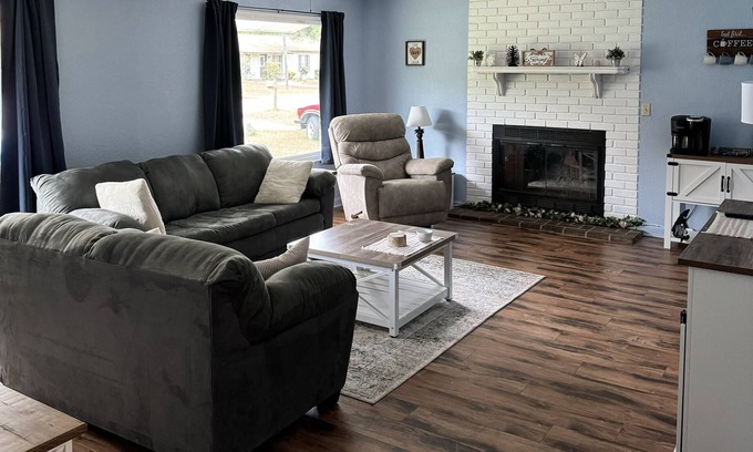Belleview Heights Casa | Cozy house DutchEs in Summerfield. You are very welcome to enjoy it!