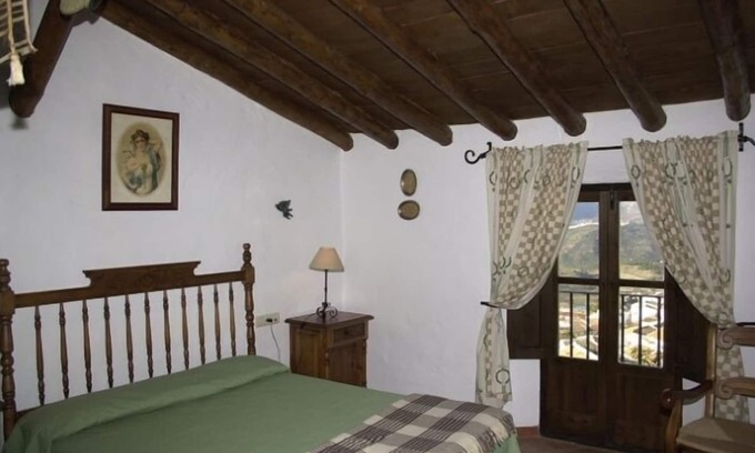 Zahara de la Sierra Cabaña | Cozy House in Zahara de la Sierra, Cádiz: Fireplace and Castle Views