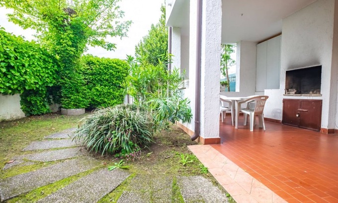 Lido delle Nazioni Villa | Acogedora villa de tres habitaciones con 6 camas, piscina y jardín compartidos.