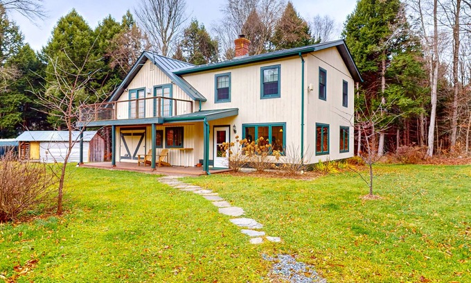 Moretown Casa | Cozy house in the woods, riverfront, trail, fireplace, wifi, w/d, bbq, balcony