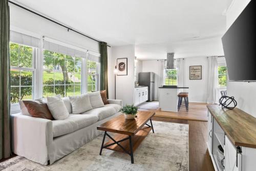 Shelby Hills Casa | Cozy House in Trendy East Nashville with a Patio and Grill