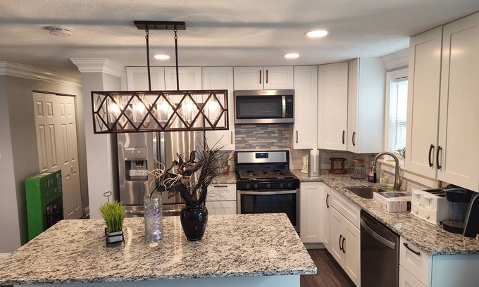 Clinton Casa | Cozy house located 20 minutes from National Harbor, MGM, Old Town Alex.Va