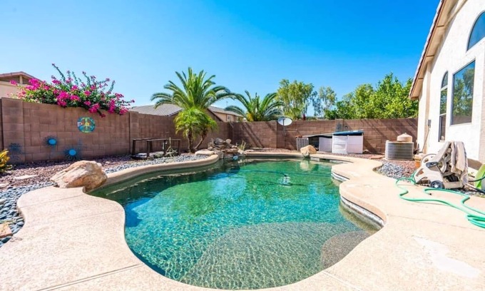 Goodyear Casa | Cozy house near I-10, pool heater, hot tub, BBQ
