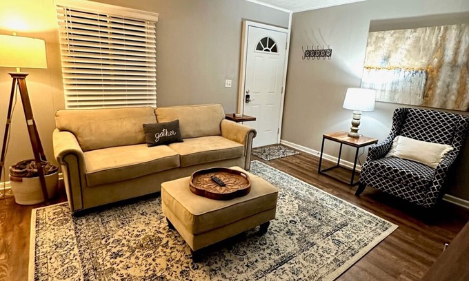 Lincoln Casa | Cozy house nestled in the heart of Lincoln!