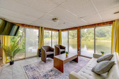 Stow Casa | Cozy House on Meadowbrook Lake Serene, Scenic!