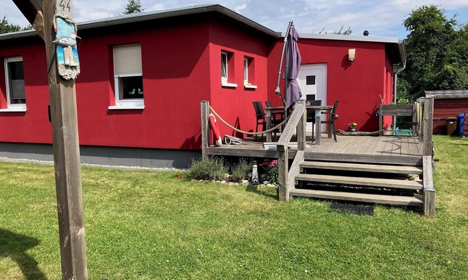Ummanz Casa | Cozy "house on the dike" with a large garden invites you to relax