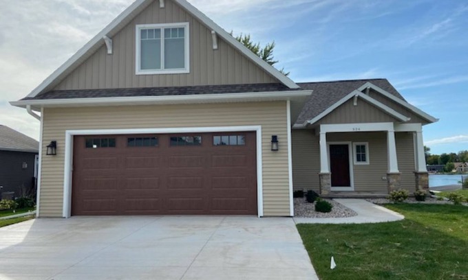 Winneconne Casa | Cozy house on the Wolf River with beautiful views.