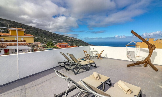El Guincho Chalet De Esquí | Casa espaciosa con BBQ, vista al océano y al Teide/10 min del centro de la ciudad