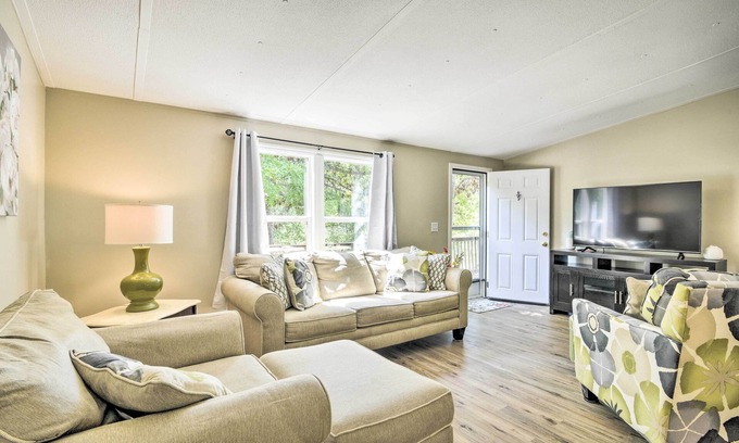 Olivia Casa | Cozy House w/ Huge Yard ~ 16 Mi to Fort Bragg