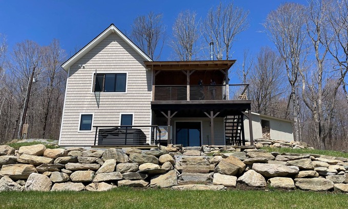 Mount Holly Casa | Cozy house w/ mountain views, hot tub, woodstove, balcony, bbq, central a/c