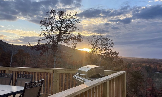 Winona Casa | Cozy house with a beautiful view and close to many ATV trails.