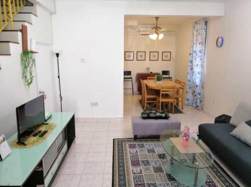 Sekudai Casa | Cozy house with free wifi and parking near Utm, Legoland