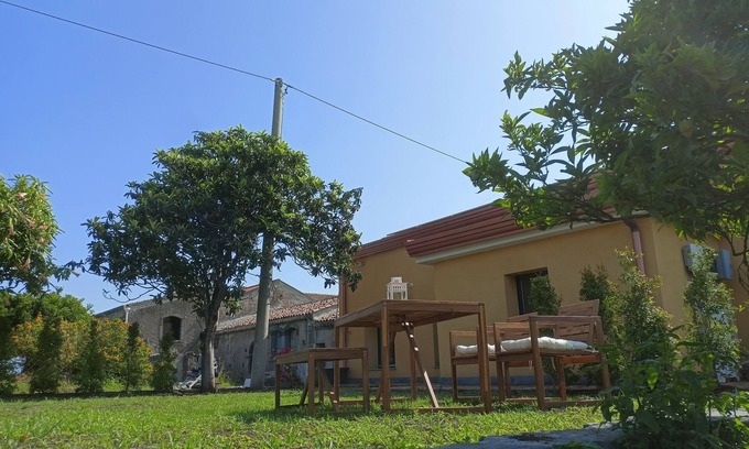 Archi Casa | Cozy house with garden surrounded by citrus trees between the sea and Etna.