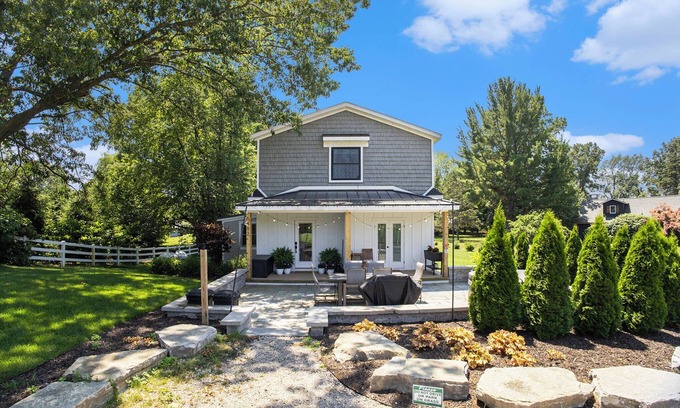 Fennville Casa | Cozy house with hot tub- 5 minutes to Douglas & Saugatuck
