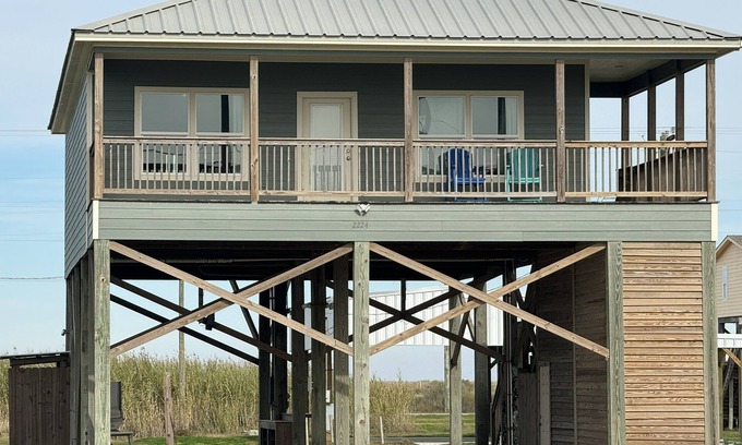 Holly Beach Casa | Cozy House with Ocean view perfect for big groups. Pet friendly!