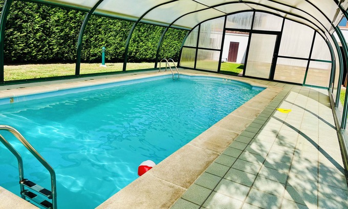 Riano Casa | Acogedora Casa con Piscina y Jardín en el Corazón de Asturias