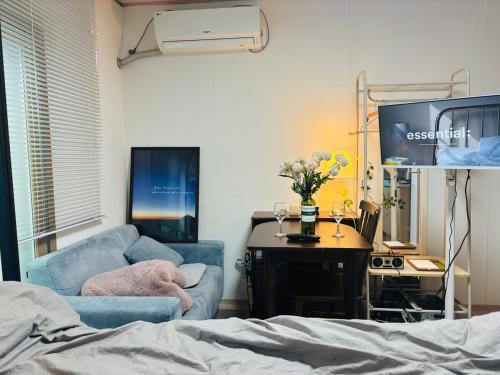 Jinju Apartamento | Cozy house with terrace Near the courthouse shift Netflix available for free Board games