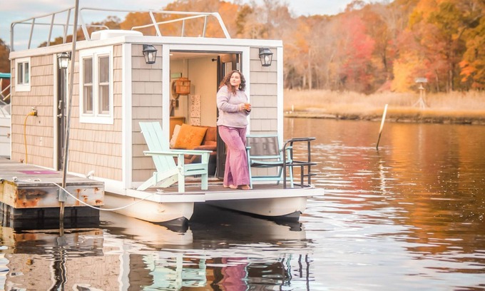 Old Lyme Alquiler De Eote | Cozy houseboat escape surrounded by breath taking views across from Rocky Neck!