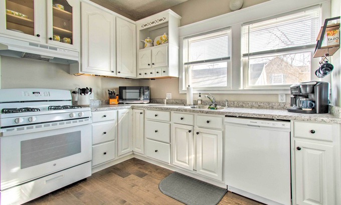 Greenview Casa | Cozy Illinois Home - Near Fishing & Golfing!