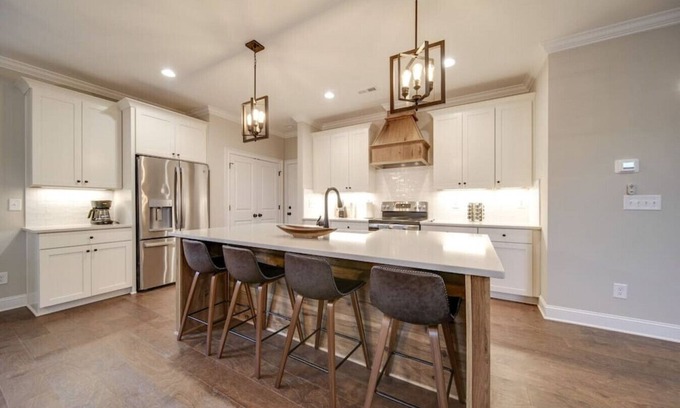 Belmont Casa | Cozy Immaculate 4-BR Modern Farmhouse Retreat