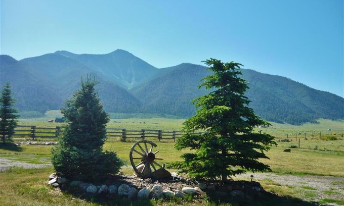 Cameron Casa | Cozy Immaculate Cabin - Peaceful Retreat!