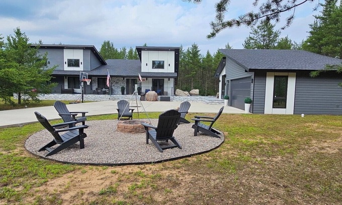 Necedah Casa | Cozy in Necedah: Peaceful Home Near Nature & Adventure!