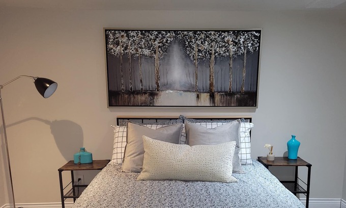 North Bay Apartamento | Cozy industrial style studio basement apartment