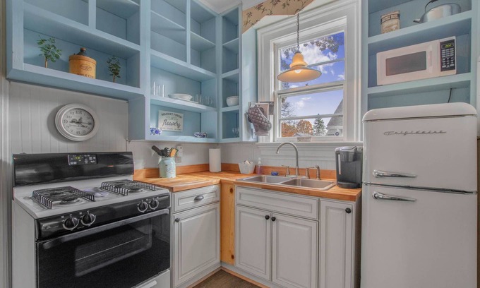 Irvington Casa | Cozy Irvington Getaway: Mins to Downtown