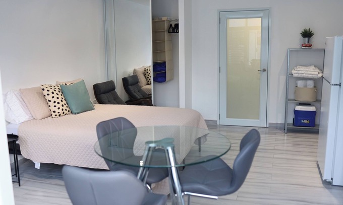 Cangrejo Arriba Apartamento | Cozy Isla Verde Studio apartment!