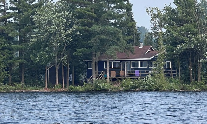 Douro-Dummer Cabaña | Cozy island cottage on Stoney Lake