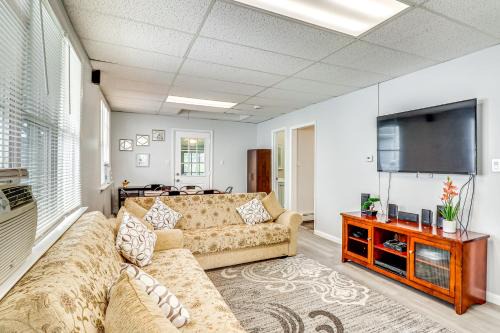 Keansburg Casa | Cozy Keansburg Cottage Walk to Beach and Boardwalk!