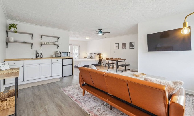 Kennesaw Apartamento | Cozy Kennesaw Apartment Close to KSU w/EV Charger